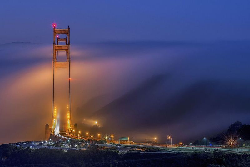 The first prize winning photo in the category of 'cities and nature'