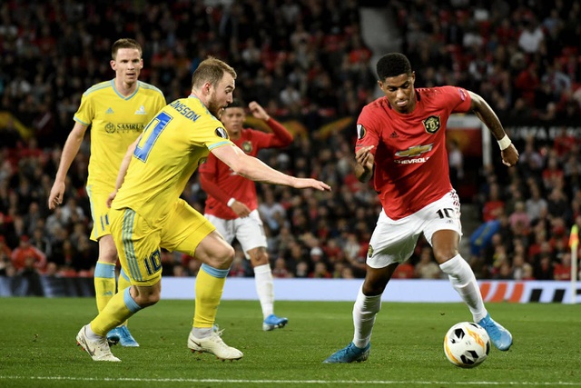 Rashford thi đấu năng nổ nhưng anh dứt điểm cũng khéo nên thường xuyên phung phí cơ hội 