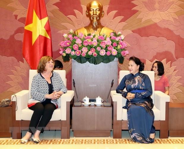 National Assembly Chairwoman Nguyen Thi Kim Ngan (R) and Senator Catherine Deroche at the reception (Source: VNA)