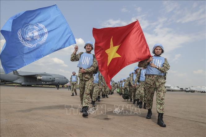 Ngày 2/10/2018, 32 bác sĩ đầu tiên trong tổng số 63 cán bộ, bác sĩ Bệnh viện dã chiến cấp 2 số 1 của Việt Nam đã được máy bay vận tải C-17 Globemaster thuộc Lực lượng không quân Hoàng gia Australia (RAAF) đưa tới thủ đô Juba (Nam Sudan) cùng nhiều tấn thiết bị và nhu yếu phẩm y tế, bắt đầu thực hiện nhiệm vụ tại Phái bộ gìn giữ hòa bình Liên hợp quốc ở quốc gia Đông Phi này. Ảnh: TTXVN phát