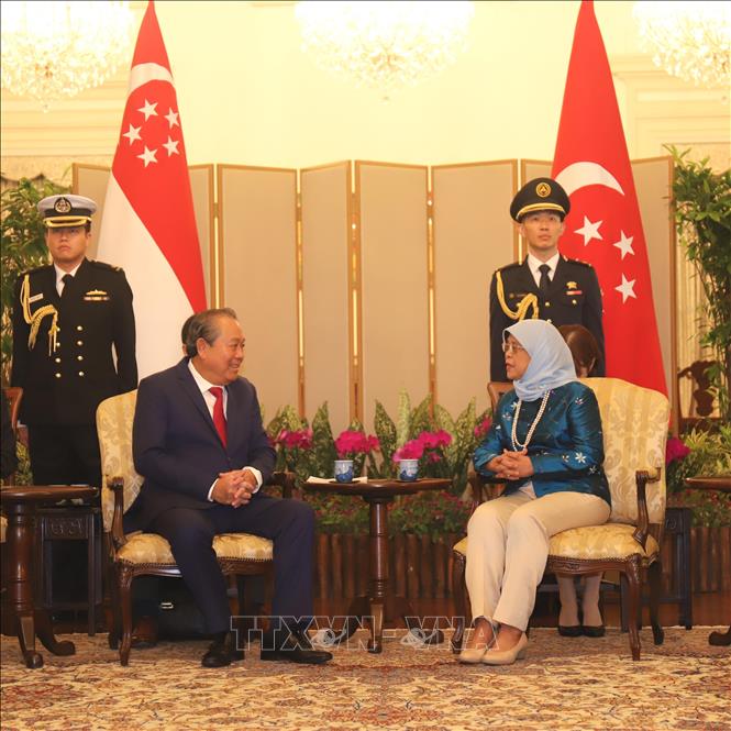 Phó Thủ tướng Thường trực Trương Hòa Bình và Tổng thống Singapore Halimah Yacob. Ảnh: Xuân Vịnh/Pv TTXVN tại Singapore