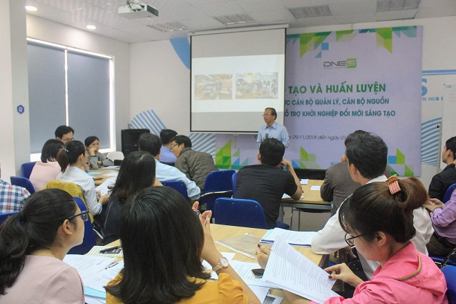 Trainees at a training course on startup in Da Nang