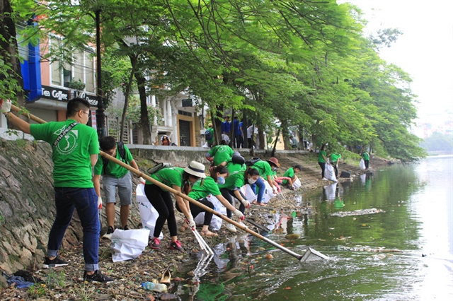 Volunteers collect rubbish from Truc Bach Lake, Ha Noi.