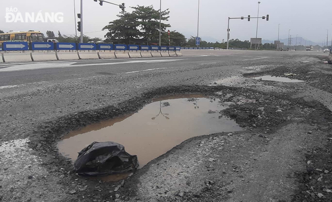 The Close-up of potholes along the temporary section leading to the Expressway at its intersection with the 14B Highway