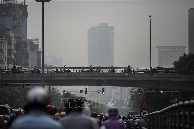 Ngã tư Sở - Trường Chinh - Đại La chìm trong bầu không khí đặc quánh như sương vào sáng ngày 15-9-2019. Ảnh: Trọng Đạt/TTXVN