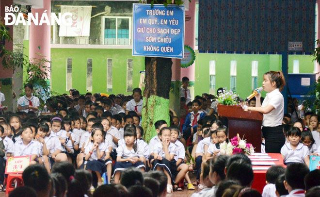 Một tiết học về Luật Giao thông đường bộ của Trường tiểu học Điện Biên Phủ.