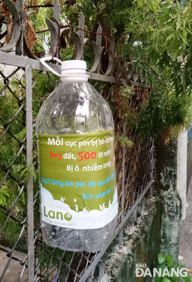 The 5-liter plastic can for gathering used batteries is hung in front of a house located at K574/24 Trung Nu Vuong.