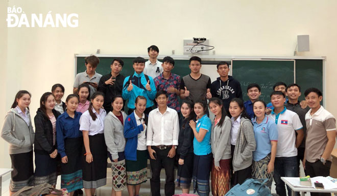 Sinh viên Lào tham gia giờ học môn Tiếng Việt tại Trường ĐH Sư phạm - ĐH Đà Nẵng. Ảnh: T.V.S