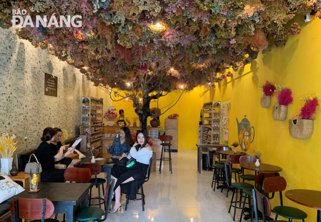 A cozy, love corner of the Da Nang-based 1893 Flower Tea Shop