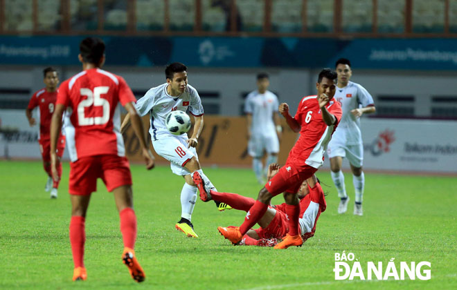 Đội U23 Việt Nam (áo trắng) nhận được sự tôn trọng từ các đối thủ trong bảng tại giải Bóng đá Vô địch U23 châu Á 2020. 			                                                  Ảnh: M.CƯỜNG