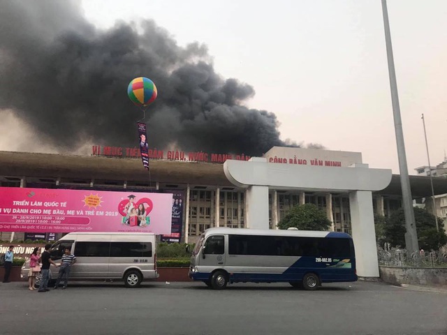 Khoảng 5 giờ 30 sáng nay (28-9) tại hội trường Cung văn hóa hữu nghị Việt Xô (phố Trần Hưng Đạo, Hoàn Kiếm, Hà Nội) xảy ra vụ hoả hoạn.