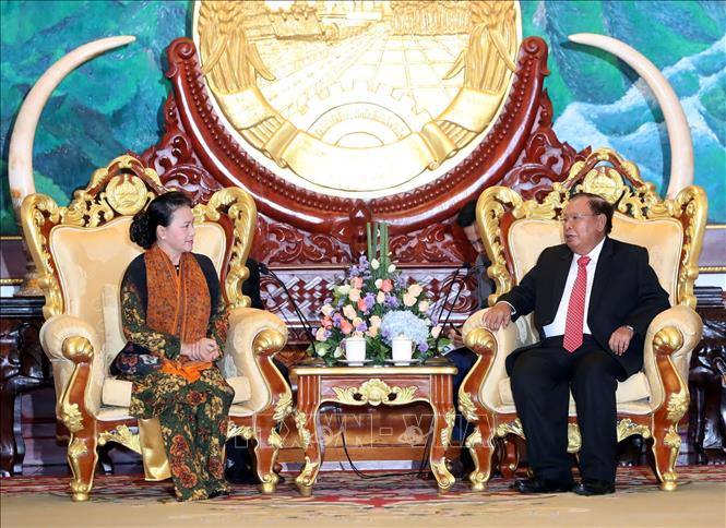 Chủ tịch Quốc hội Nguyễn Thị Kim Ngân hội kiến Tổng Bí thư, Chủ tịch nước Lào Bounnhang Vorachith. Ảnh: Trọng Đức/TTXVN