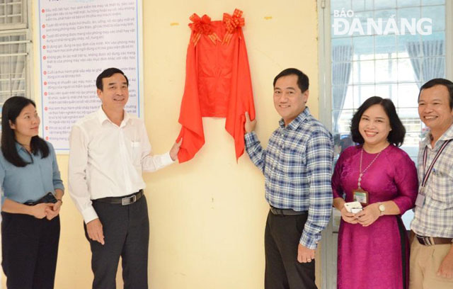 The inauguration ceremony of the computer lab at the Hoa Vang Senior High School 