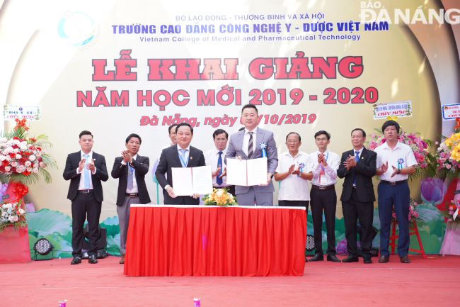 Trường Cao đẳng Công nghệ Y – Dược Việt Nam ký kết hợp tác đào tạo, du học