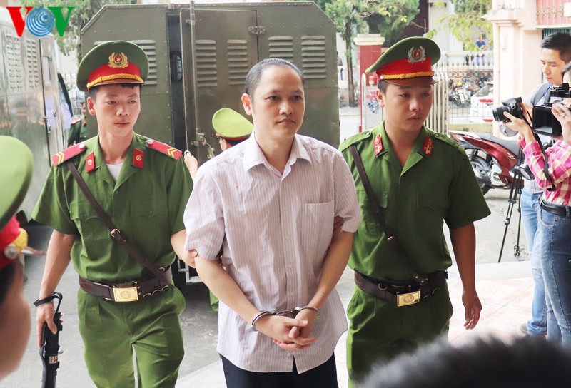 Vụ gian lận thi cử ở Hà Giang: Lừa cán bộ công an, chở bài thi đi sửa