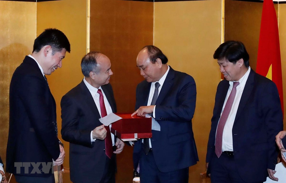 Thủ tướng Nguyễn Xuân Phúc tiếp Tổng Giám đốc Tập đoàn Softbank