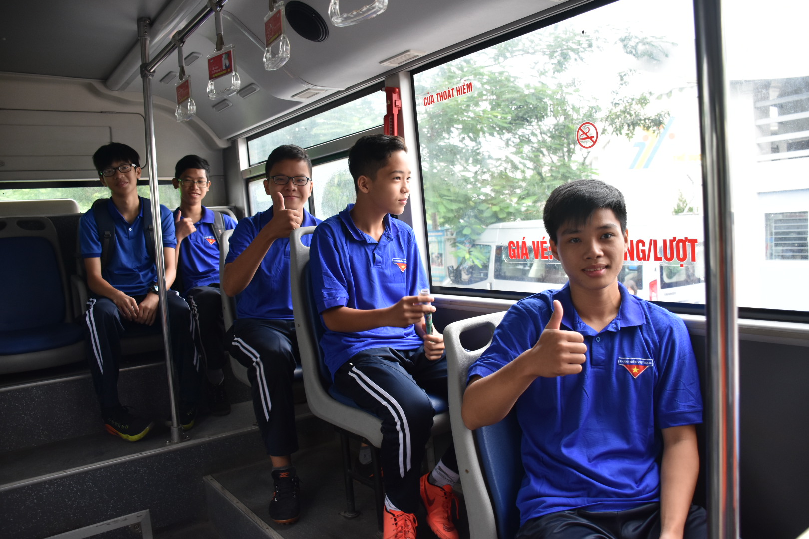 Tuyên tuyền, vận động sinh viên sử dụng xe buýt công cộng