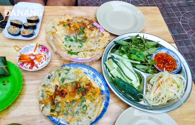  ‘Banh ep’ features the layer of shrimp and pork