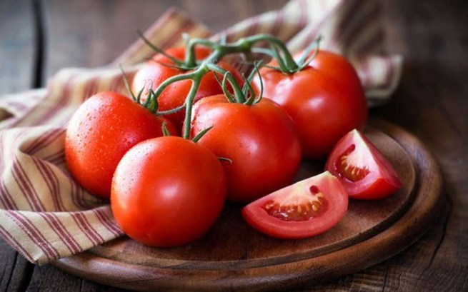 Vitamin C là thành phần chính trong cà chua cùng với lycopene, hai chất này giúp cho việc hấp thụ sắt tốt hơn, ngăn ngừa nguy cơ bị thiếu máu.