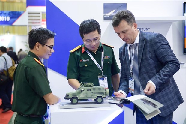 At the Vietnam’s Dedicated Defence & Security Exhibition (Photo: laodong.vn)