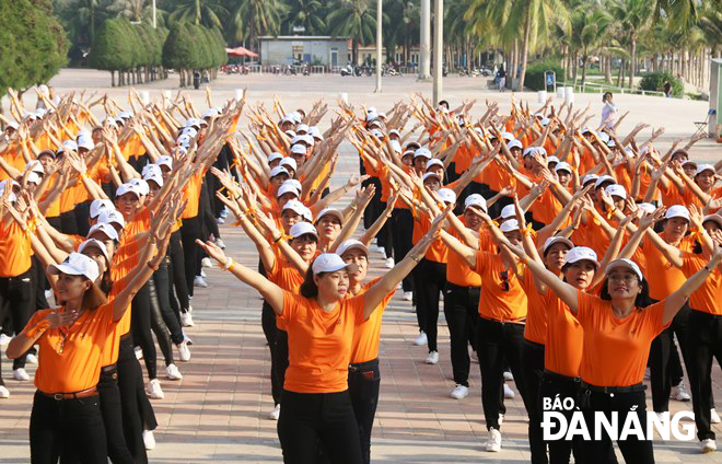 : Tiết mục đồng diễn vũ điệu thể dục thể thao của phụ nữ Đà Nẵng.