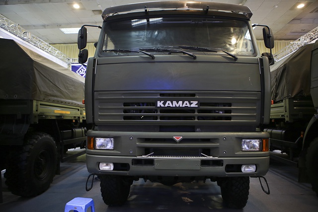 Chiếc xe Kamaz 65225 có chiều dài cơ sở 3600mm, động cơ KAMAZ-740.63-400 - EURO-3, nhiên liệu chạy dầu.