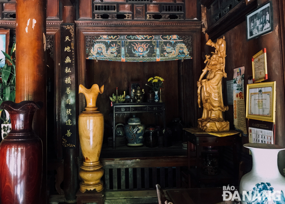 Với mong muốn phát huy giá trị văn hóa - lịch sử của Tích Thiện Đường, gia đình ông Minh đã tự đầu tư xây dựng các khu vực nhà chờ, nhà nghỉ để có thể tiếp đón người dân, du khách đến tham quan nhà cổ.