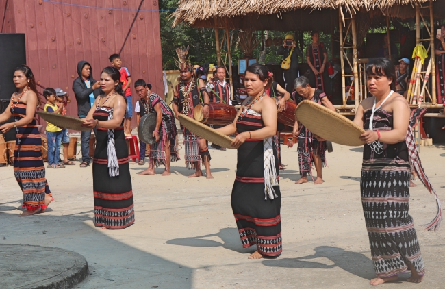 Co Tu women performing a traditional dance to celebrate the harvest season 