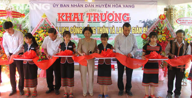 The ribbon-cutting ceremony for the first community-based tourism site in the Ta Lang and Gian Bi villages