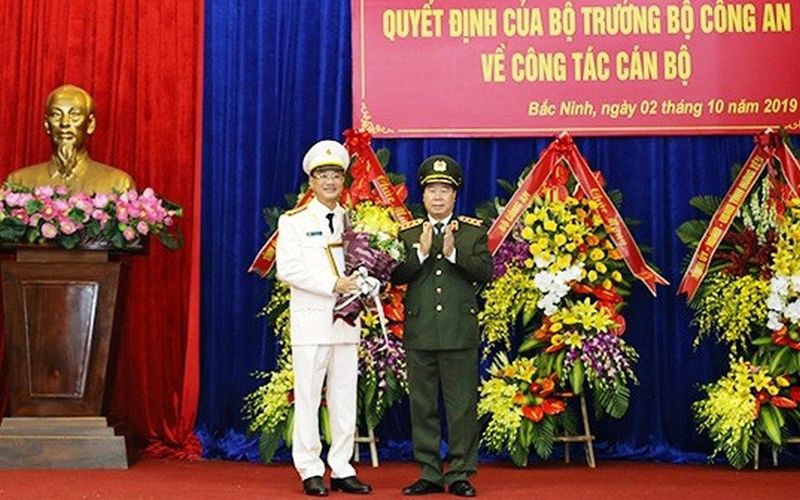 Trước đó, ngày 2-10, thay mặt lãnh đạo Bộ Công an, Thượng tướng Bùi Văn Nam đã trao Quyết định của Bộ trưởng Bộ Công an về việc điều động và bổ nhiệm Đại tá Phạm Thế Tùng, Phó Giám đốc Công an tỉnh Hưng Yên đến nhận công tác và giữ chức vụ Giám đốc Công an tỉnh Bắc Ninh.