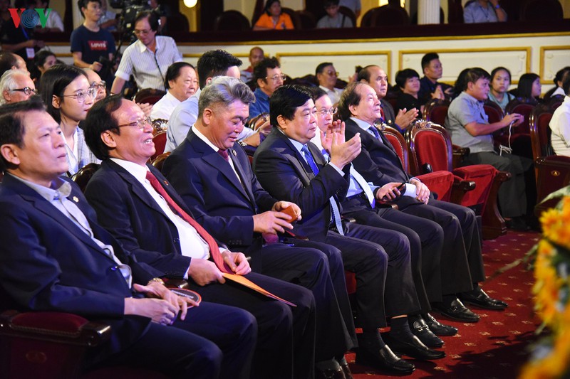 Các vị đại biểu tham dự lễ khai mạc Liên hoan Quốc tế sân khấu thử nghiệm lần thứ IV - 2019. 