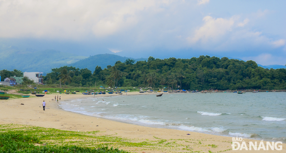 The nearly 700-year-old Nam O fishing village highlights many cultural and historical values of ‘Dang Trong’ (Inner Half –an area of Vietnamese southward expansion in the past). The area was ruled by the Nguyen lords, one of the two ruling families in Viet Nam, during the 17th century Trinh-Nguyen civil war.