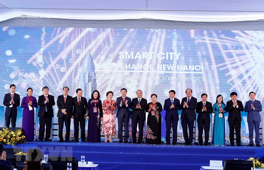  Thủ tướng Nguyễn Xuân Phúc và các đại biểu tại lễ khởi công. (Ảnh: Thống Nhất/TTXVN)
