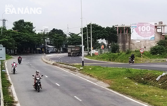 The accident-prone section connecting with busy Nguyen Luong Bang Street at the southern end of the Nam O road bridge