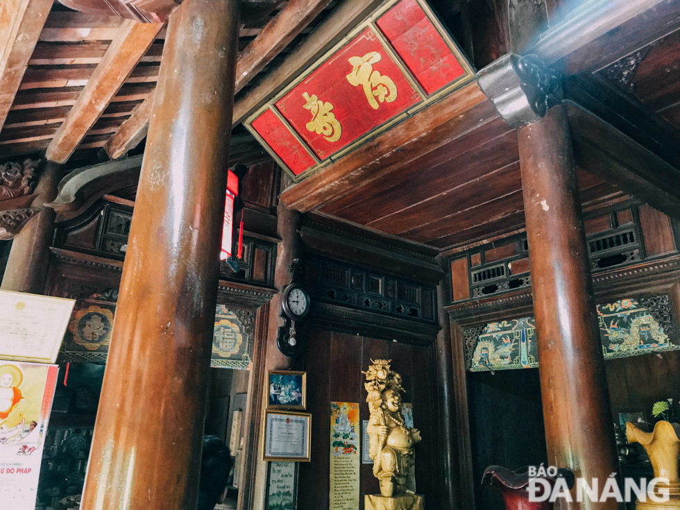  Tich Thien Duong features the time-honoured 3-compartmented structure seen in rural Vietnamese villages in the past with and east and west-facing rooms designed by the ancient oriental architecture.  