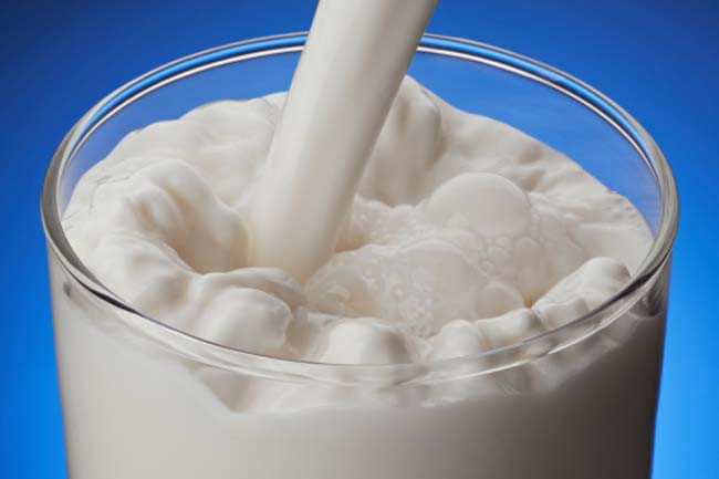 Sữa: Các thức ăn và thức uống chứa đường làm giảm độ pH khoang miệng, gây sâu răng. Sữa có thể giúp kéo độ pH này cao trở lại, nhờ đó phòng ngừa sâu răng.