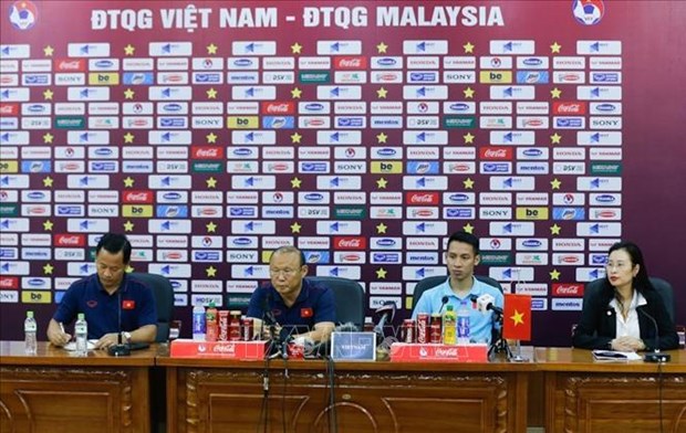 Head coach Park Hang-seo (second from left) at a press conference before the match between Vietnam and Malaysia (Photo: VNA)