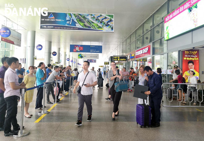 Với đường bay thẳng Đà Nẵng - Phnom Penh sắp khai trương vào ngày 27-10 tới, Đà Nẵng sẽ có thêm cơ hội thu hút khách du lịch từ Campuchia - một thị trường còn nhiều tiềm năng ở khu vực Đông Dương.                       Ảnh: THU HÀ