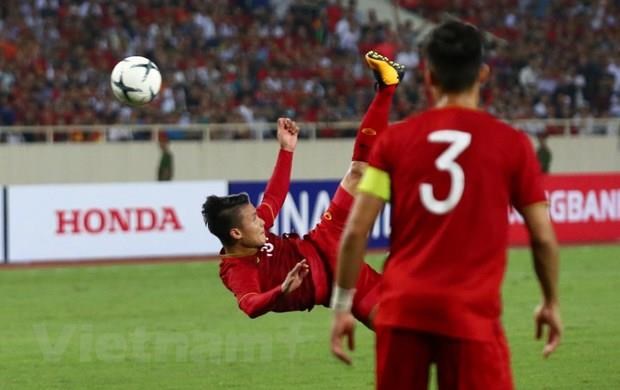 Midfielder Nguyen Quang Hai in action during the match (Photo: VNA)