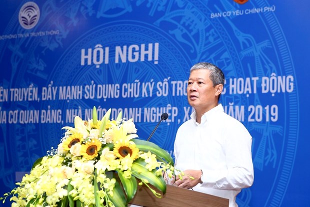 Thứ trưởng Bộ Thông tin và Truyền thông Nguyễn Thành Hưng phát biểu khai mạc. (Ảnh: Minh Quyết/TTXVN)