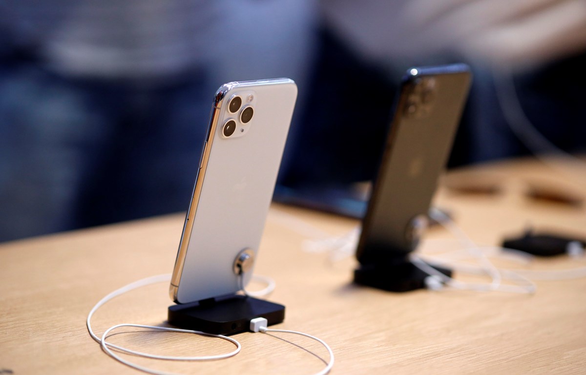 Mẫu điện thoại iPhone 11 Pro của Apple được trưng bày tại cửa hàng ở New York, Mỹ, ngày 21/9/2019. (Nguồn: THX/ TTXVN)