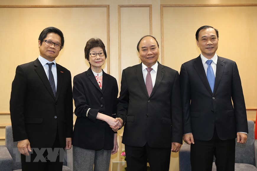  Thủ tướng Nguyễn Xuân Phúc tiếp bà Lee Ju Song, Giám đốc khu vực châu Á Phòng Thương mại quốc tế và Liên đoàn các Phòng Thương mại thế giới đến tham dự lễ kỷ niệm. (Ảnh: Dương Giang/TTXVN)