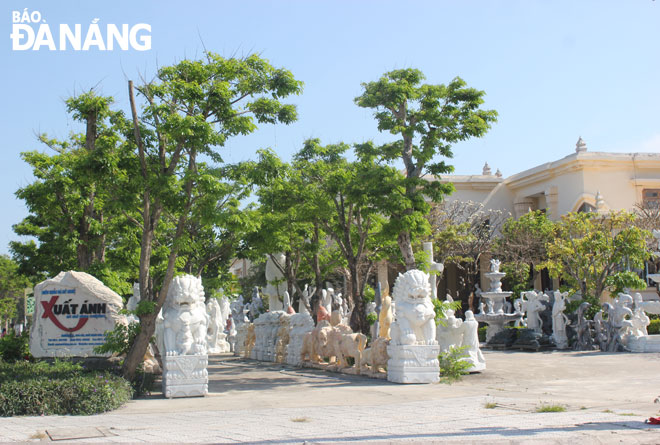 : The private sector has affirmed its important role in promoting the city's economic development. A corner of the Ngu Hanh Son District-based Xuat Anh stone carving establishment is pictured here.