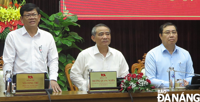 Bí thư Thành ủy Trương Quang Nghĩa (giữa), Phó Bí thư Thường trực Võ Công Trí (bên trái), Phó Bí thư Thành ủy, Chủ tịch UBND thành phố Huỳnh Đức Thơ (bên phải) 