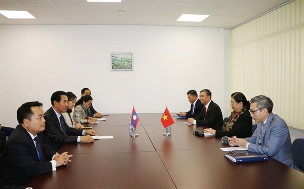 The meeting between NA Vice Chairwoman Tong Thi Phong and her Lao counterpart Bounpone Bouttanavong on the sidelines of the IPU-141 in Belgrade, Serbia, on October 14 (Photo: VNA)