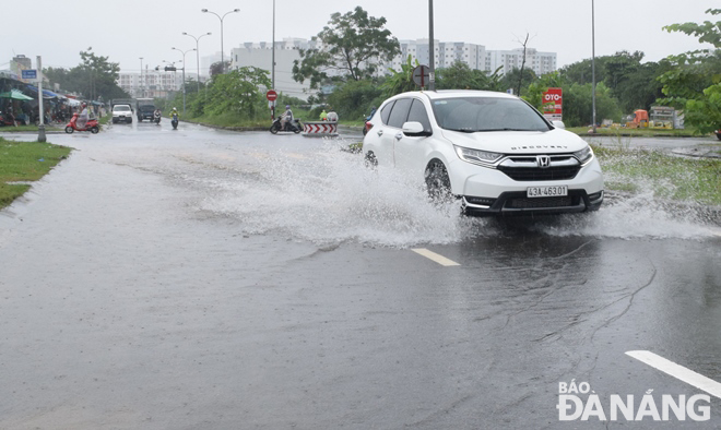 Le Thanh Tong Street suffering inundation