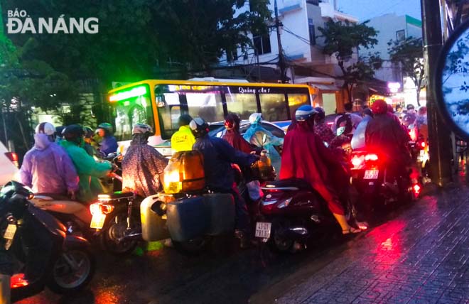  Traffic congestion at the Quang Trung - Nguyen Thi Minh Khai intersection 