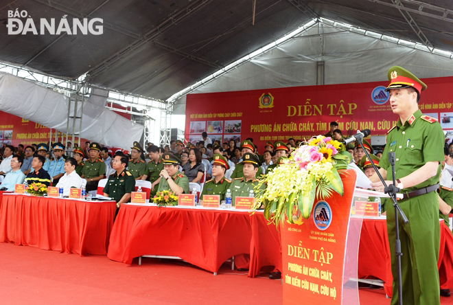 Deputy Minister of Public Security Nguyen Duy Ngoc (right) speaking at the opening ceremony for the event