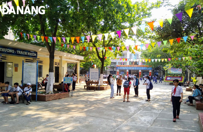 Tình trạng quá tải ở Trường THCS Nguyễn Lương Bằng diễn ra nhiều năm nay. Nhu cầu xây thêm 1 trường THCS ở phường Hòa Khánh Bắc, quận Liên Chiểu là rất cần thiết. 