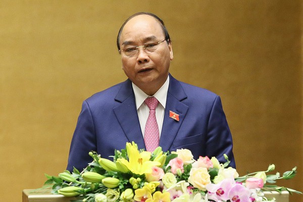 Thủ tướng Nguyễn Xuân Phúc trình bày báo cáo về kinh tế- xã hội tại phiên khai mạc